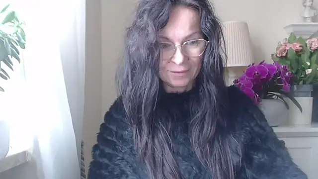 HelenLuxx online show from October 27, 2025, 7:12 am