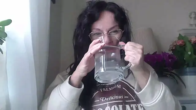 HelenLuxx online show from October 30, 2025, 7:32 am