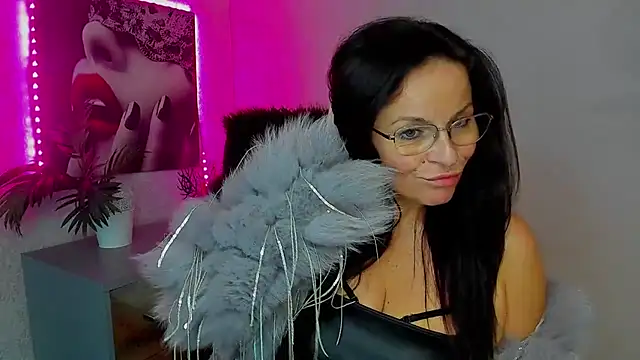 HelenLuxx online show from November 13, 2025, 7:13 pm