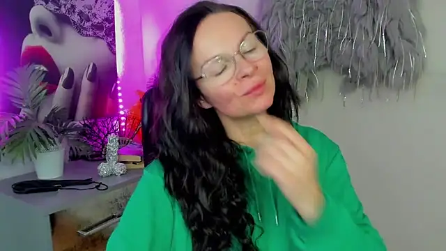 HelenLuxx online show from February 27, 2026, 3:34 pm