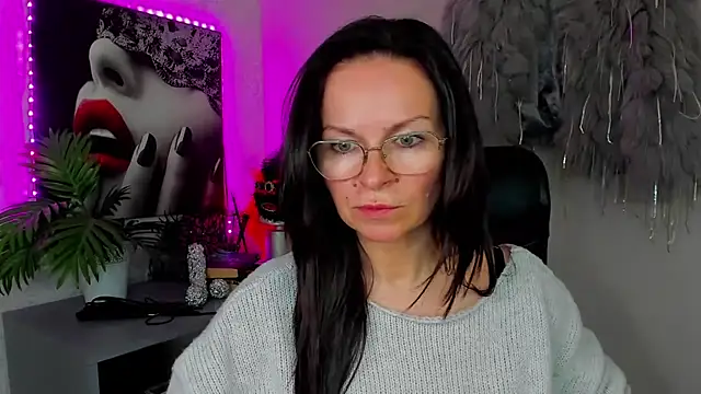 HelenLuxx online show from April 20, 2026, 3:15 pm