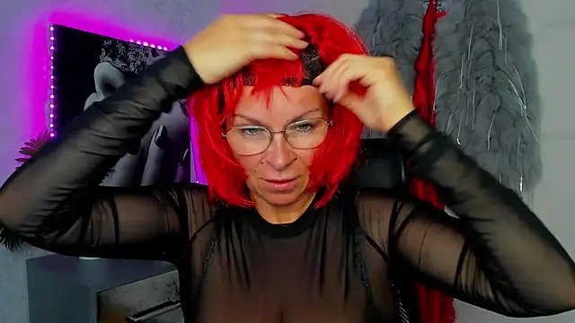 Snapshot of HelenLuxx chatting on June 3, 2026, 4:34 pm HelenLuxx online show from June 3, 2026, 4:34 pm