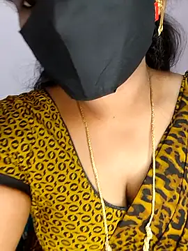 louise92 online show from April 18, 2026, 4:05 am