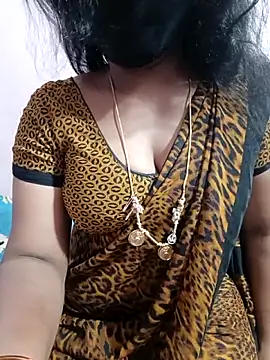 Snapshot of louise92 chatting on June 15, 2026, 5:42 am louise92 online show from June 15, 2026, 5:42 am