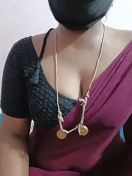 Snapshot of louise92 chatting on June 18, 2026, 8:14 am louise92 online show from June 18, 2026, 8:14 am