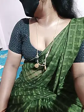 Snapshot of louise92 chatting on June 29, 2026, 7:47 am louise92 online show from June 29, 2026, 7:47 am