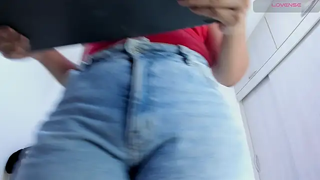 Amelia Debora Antonella online show from April 20, 2026, 4:32 pm