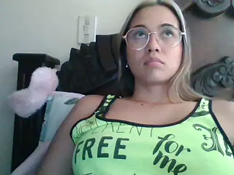 trianabell online show from January 15, 2025, 7:44 pm