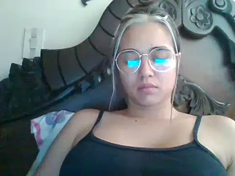 trianabell online show from January 21, 2025, 8:54 pm