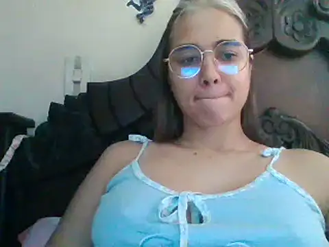 trianabell online show from January 26, 2025, 4:51 pm