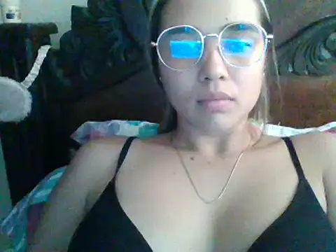 trianabell online show from February 3, 2025, 7:52 pm