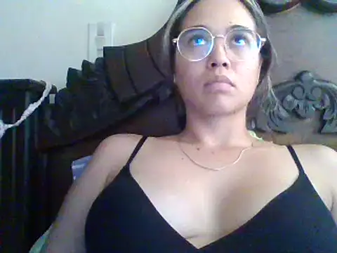 trianabell online show from February 5, 2025, 7:31 pm