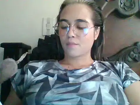 trianabell online show from February 7, 2025, 6:02 pm