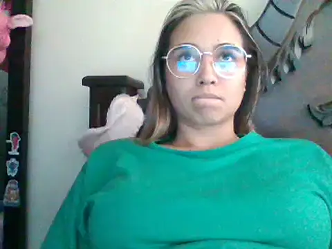 trianabell online show from February 11, 2025, 7:48 pm