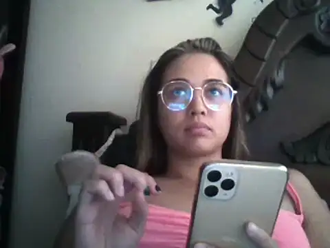 trianabell online show from February 26, 2025, 9:16 pm