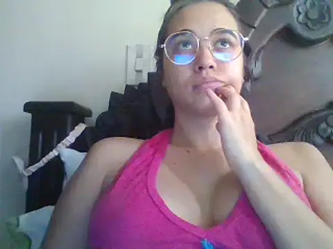 trianabell online show from March 4, 2025, 4:41 pm