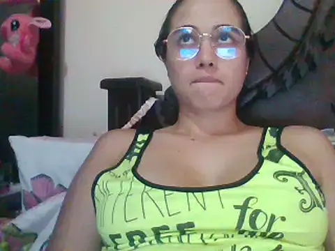 trianabell online show from March 4, 2025, 7:43 pm