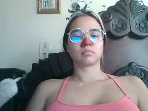 trianabell online show from March 16, 2025, 4:56 pm