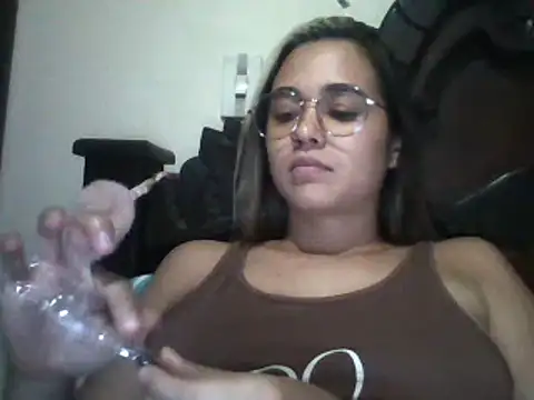 trianabell online show from March 20, 2025, 1:24 am