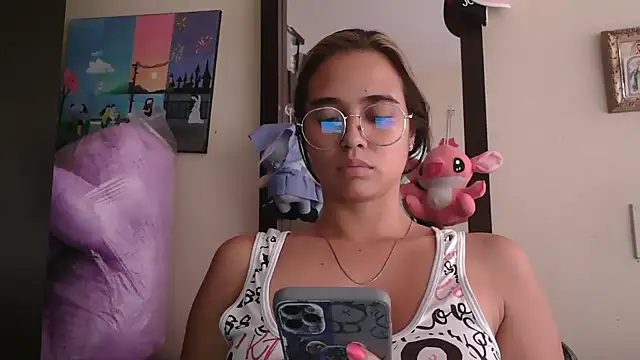 trianabell online show from April 18, 2026, 7:07 pm