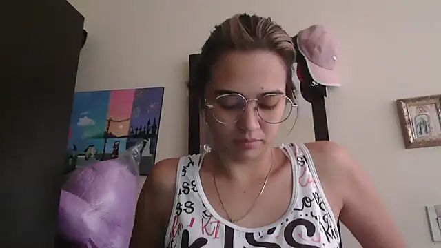 trianabell online show from April 20, 2026, 4:10 pm