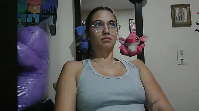 trianabell online show from April 21, 2026, 2:26 am