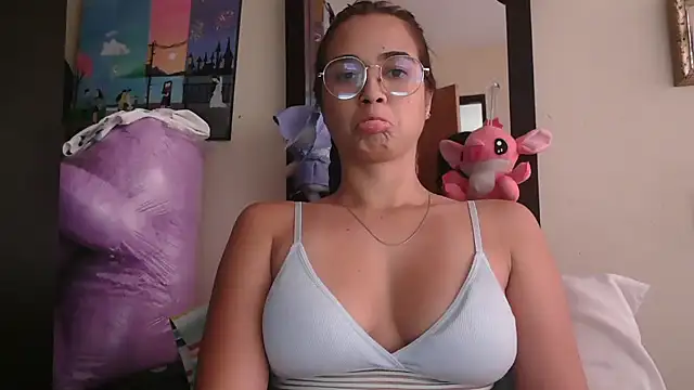 trianabell online show from April 21, 2026, 5:50 pm