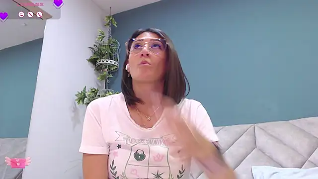 SharisWillian online show from February 6, 2025, 6:18 am