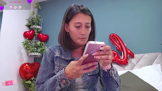 SharisWillian online show from February 19, 2025, 3:28 am