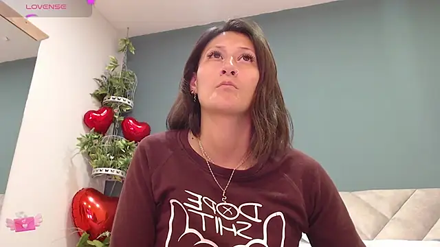 SharisWillian online show from February 26, 2025, 4:03 am