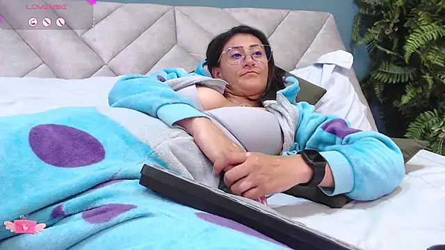 SharisWillian online show from March 12, 2025, 10:26 am