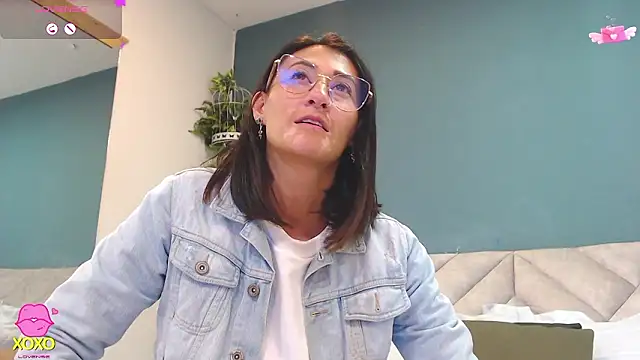 SharisWillian online show from March 13, 2026, 3:24 am