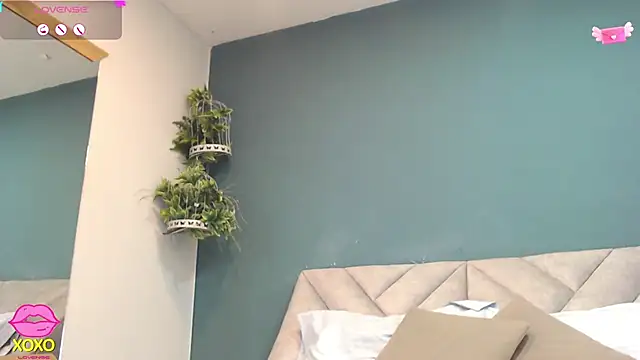 SharisWillian online show from April 16, 2026, 4:02 am