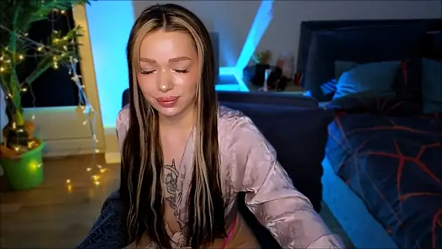 Lily Yin online show from March 8, 2025, 5:49 am