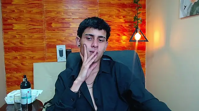 Bastiaan 28 online show from January 8, 2025, 4:02 am