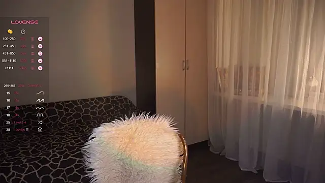 naiviv online show from September 21, 2025, 8:21 pm