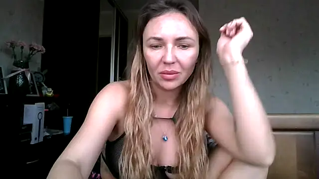 AngelinaLove28 online show from November 3, 2025, 7:42 am