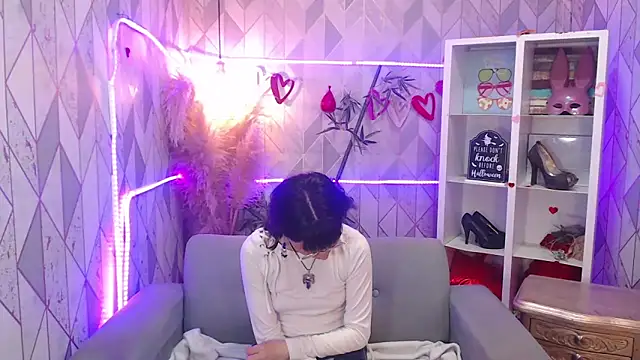 charlottemoonxz online show from November 7, 2025, 8:09 pm