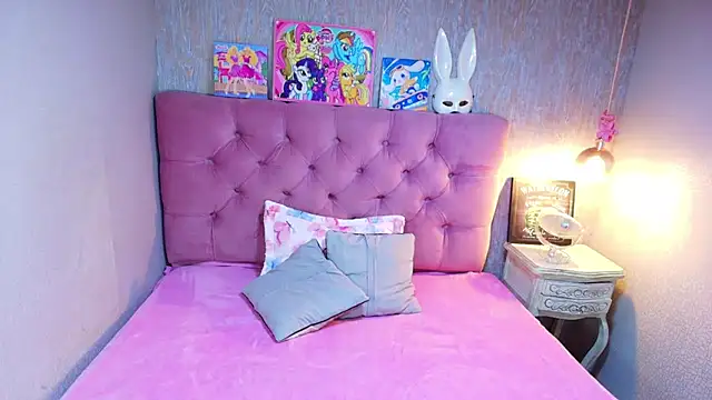 charlottemoonxz online show from March 25, 2026, 7:09 pm