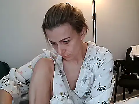 anechka1 online show from December 10, 2024, 1:44 pm