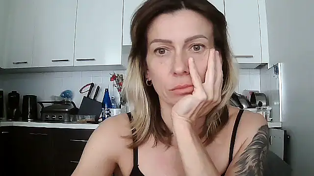 anechka1 online show from June 1, 2026, 9:16 pm