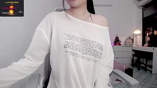 Snapshot of _OMO_ chatting on March 9, 2025, 5:49 pm OMO online show from March 9, 2025, 5:49 pm