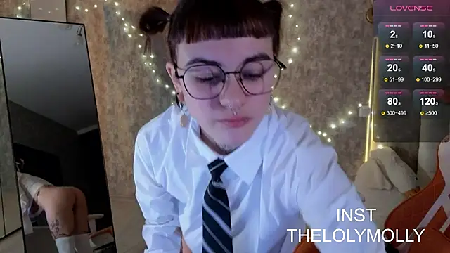 LolyMolli online show from October 17, 2025, 10:07 am