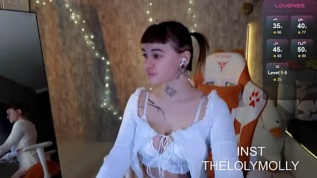 LolyMolli online show from October 18, 2025, 10:05 am