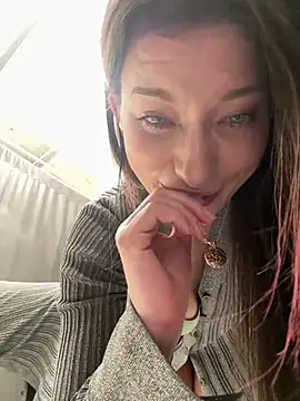 Snapshot of MooonReal chatting on December 15, 2024, 6:29 am MooonReal online show from December 15, 2024, 6:29 am