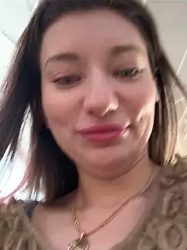 Snapshot of MooonReal chatting on December 21, 2024, 6:52 am MooonReal online show from December 21, 2024, 6:52 am