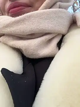 Snapshot of MooonReal chatting on January 19, 2025, 3:39 am MooonReal online show from January 19, 2025, 3:39 am