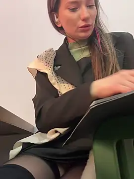 Snapshot of MooonReal chatting on January 19, 2025, 6:42 am MooonReal online show from January 19, 2025, 6:42 am