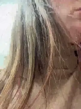 Snapshot of MooonReal chatting on January 30, 2025, 6:35 am MooonReal online show from January 30, 2025, 6:35 am