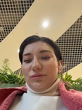 Snapshot of MooonReal chatting on February 5, 2025, 3:23 am MooonReal online show from February 5, 2025, 3:23 am